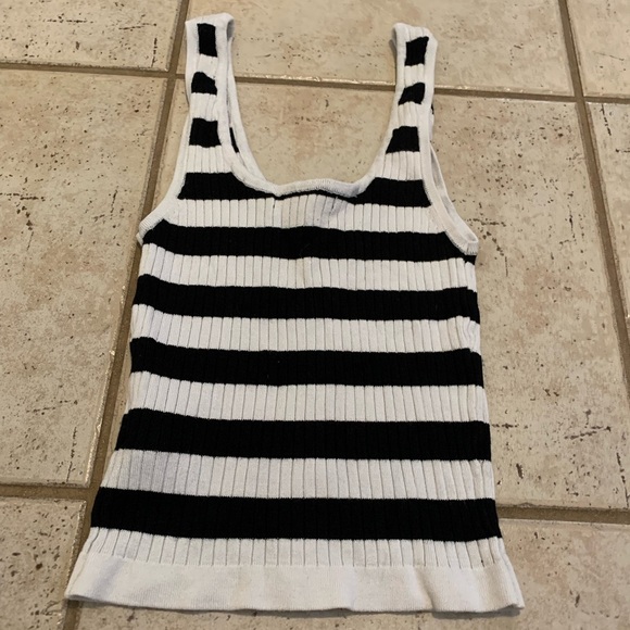 💜 Forever 21 Black and White Striped Knit Button-Up Crop Top, Size Small - Picture 4 of 5